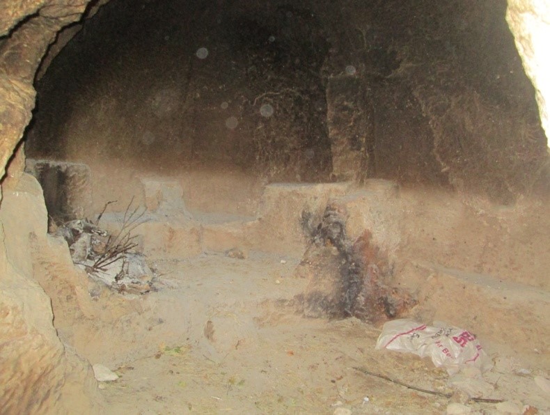 Bingöl Oğuldere Köyü Kaya Mezarı.jpg