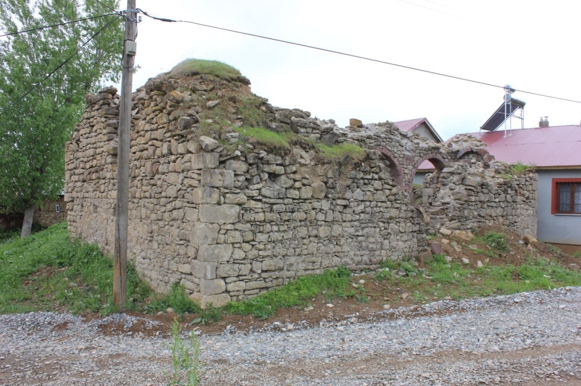 Kiğı İlçesi Güneykağıl Köyü Tarihi Kilisesi.jpg